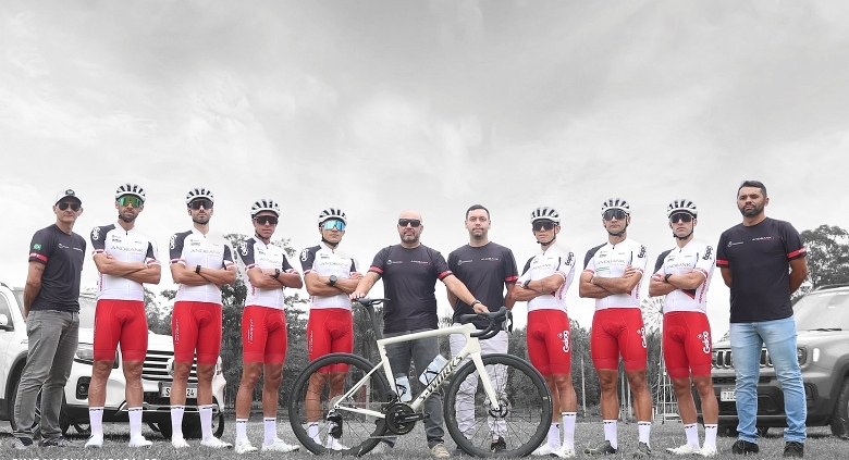 Equipe de Ciclismo de Pindamonhangaba. (Foto: Sérgio Ortiz)
